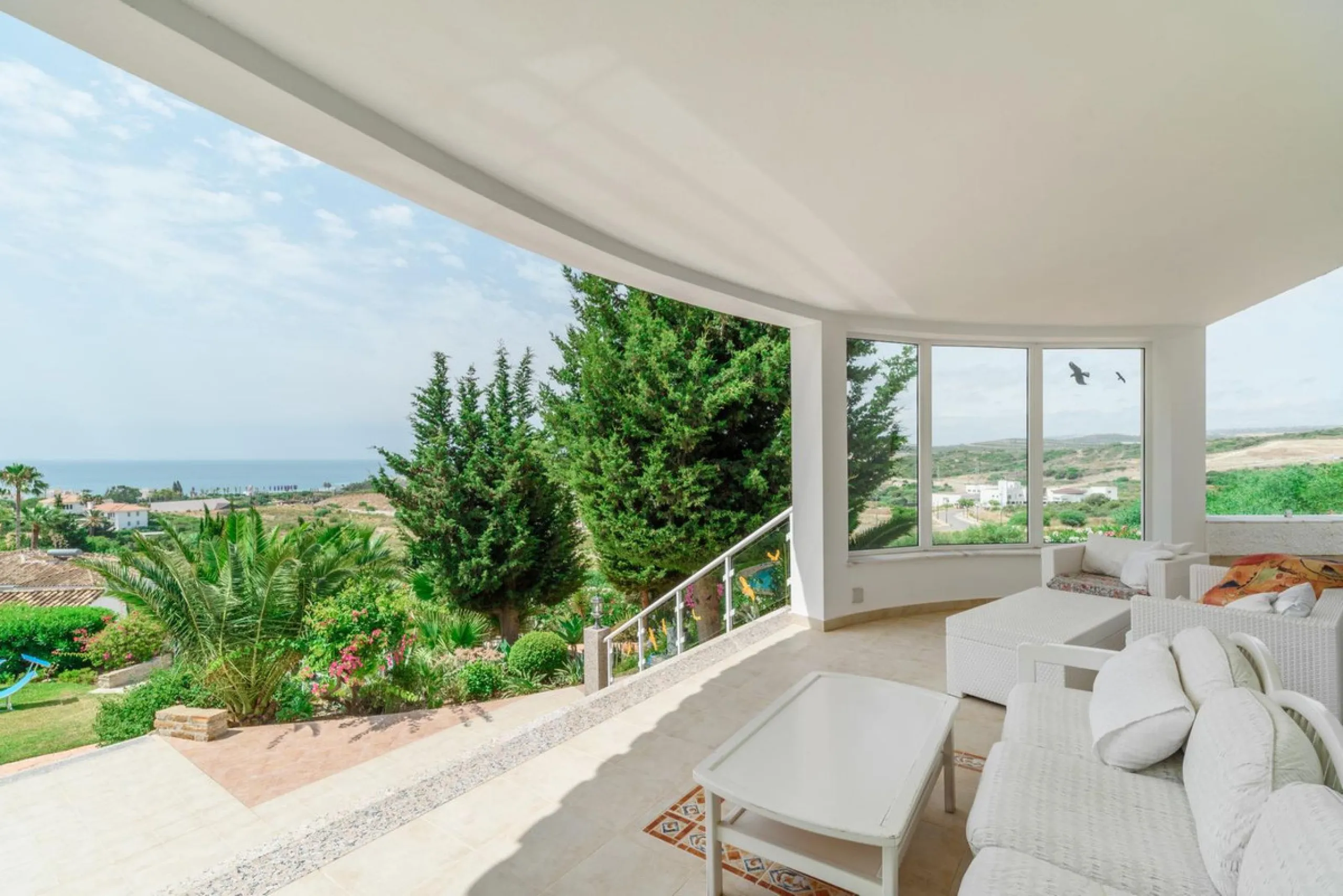 Magnificent property with sea views and