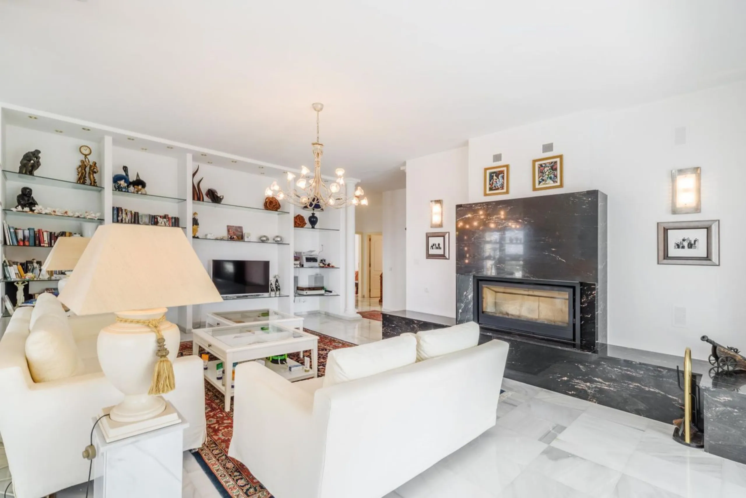 Magnificent property with sea views and