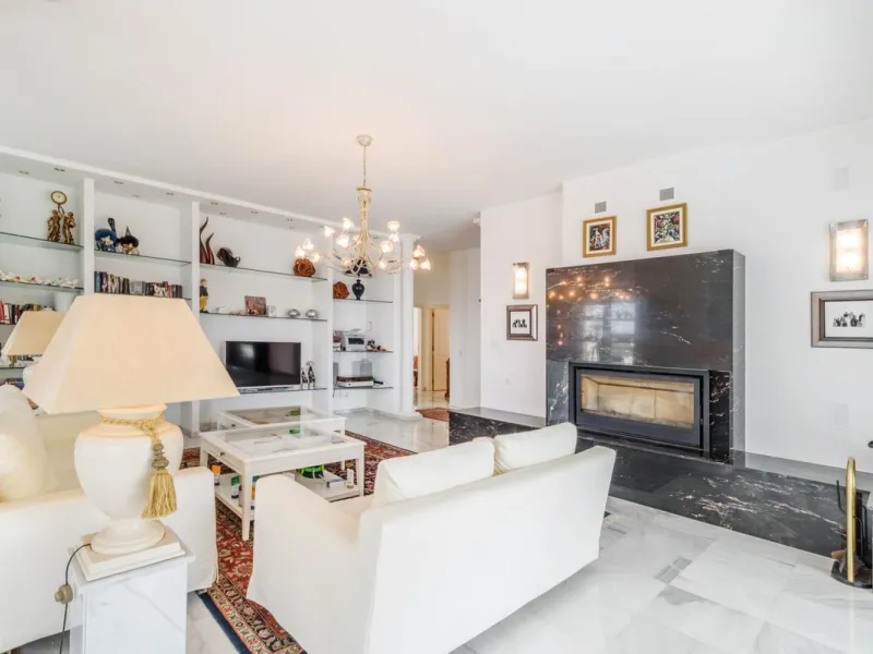 Magnificent property with sea views and