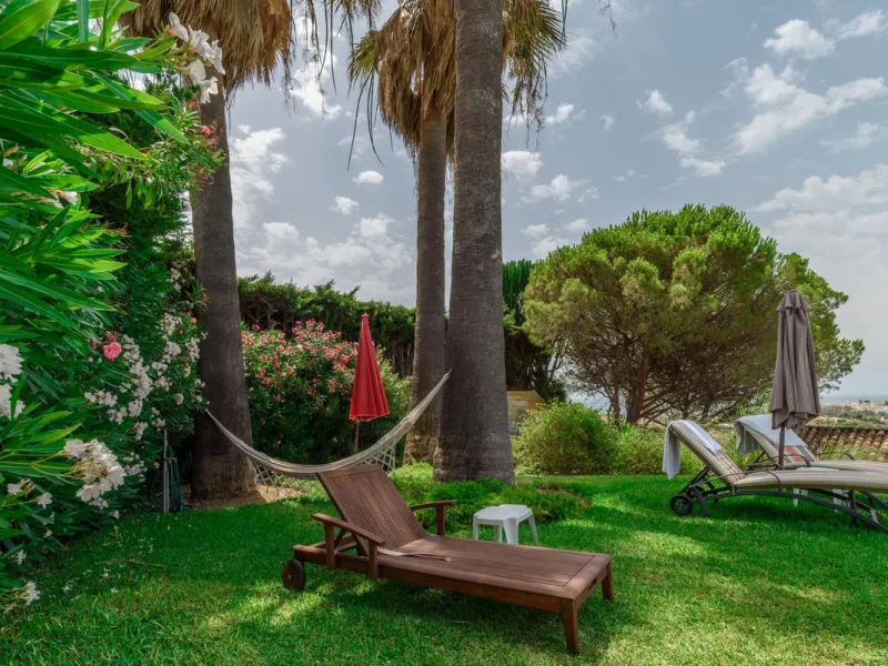 Magnificent property with sea views and
