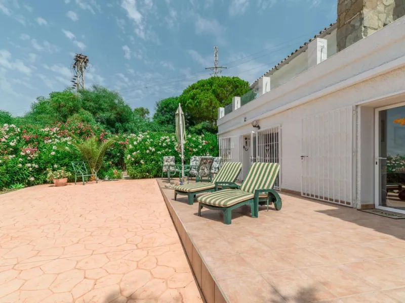 Magnificent property with sea views and