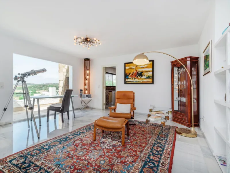 Magnificent property with sea views and