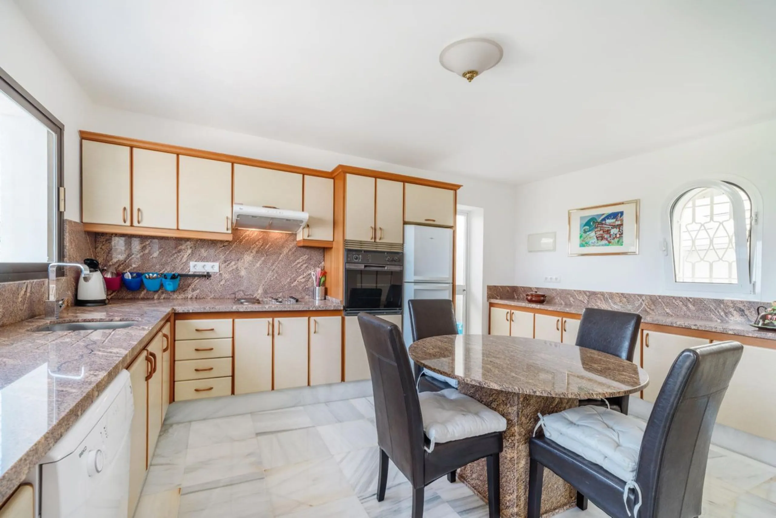 Magnificent property with sea views and