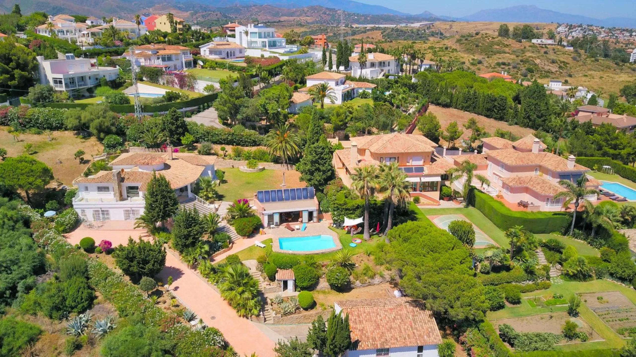 Magnificent property with sea views and