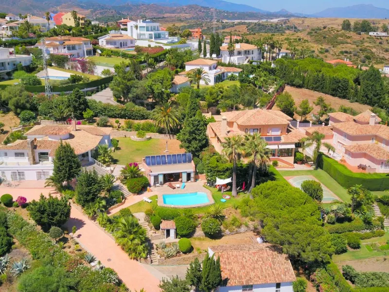Magnificent property with sea views and