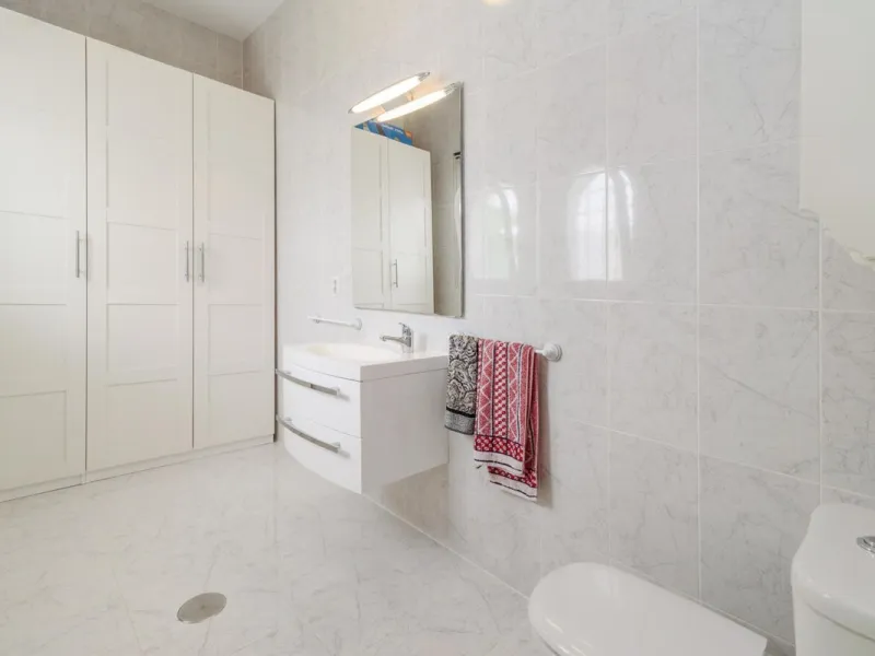 Magnificent property with sea views and