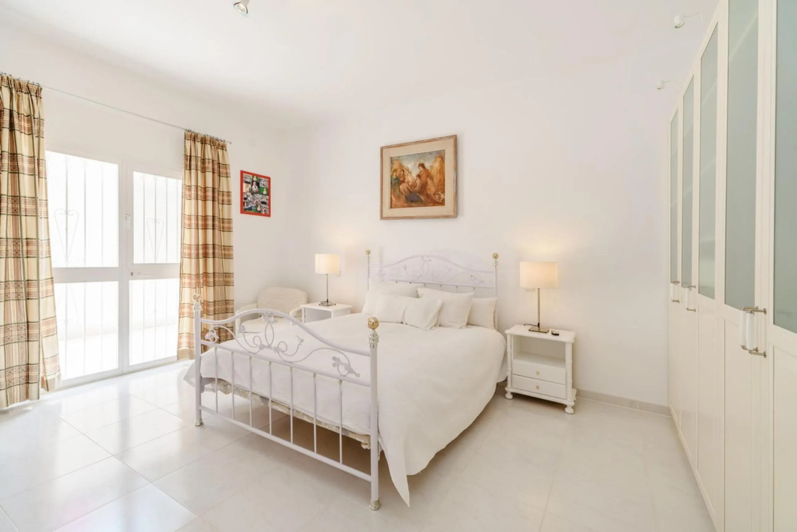Magnificent property with sea views and