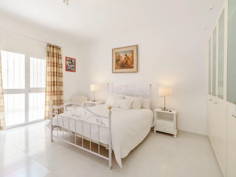 Magnificent property with sea views and