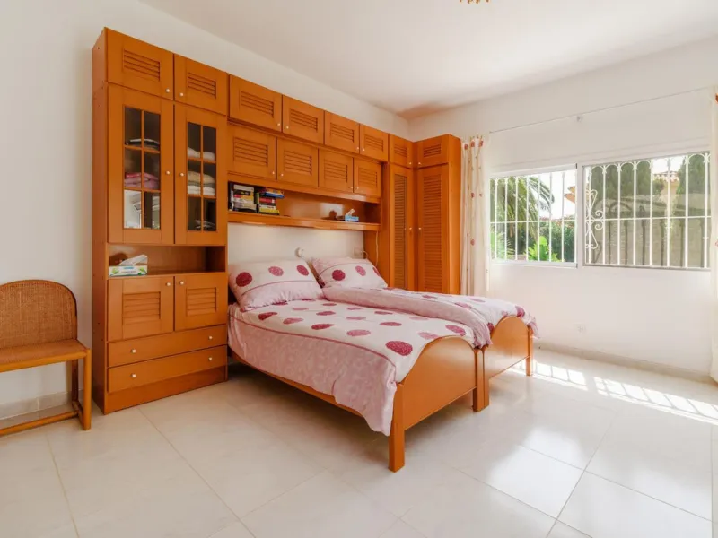 Magnificent property with sea views and