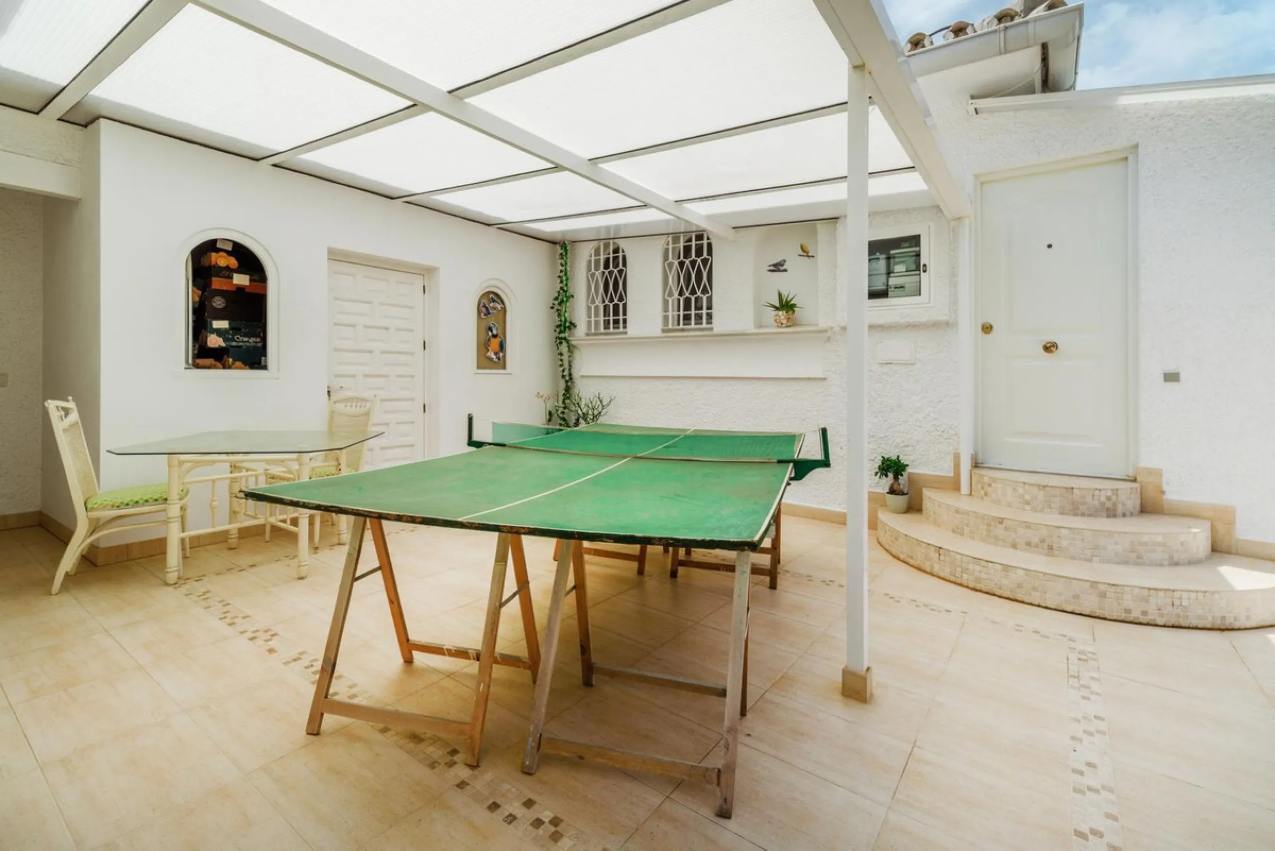 Magnificent property with sea views and