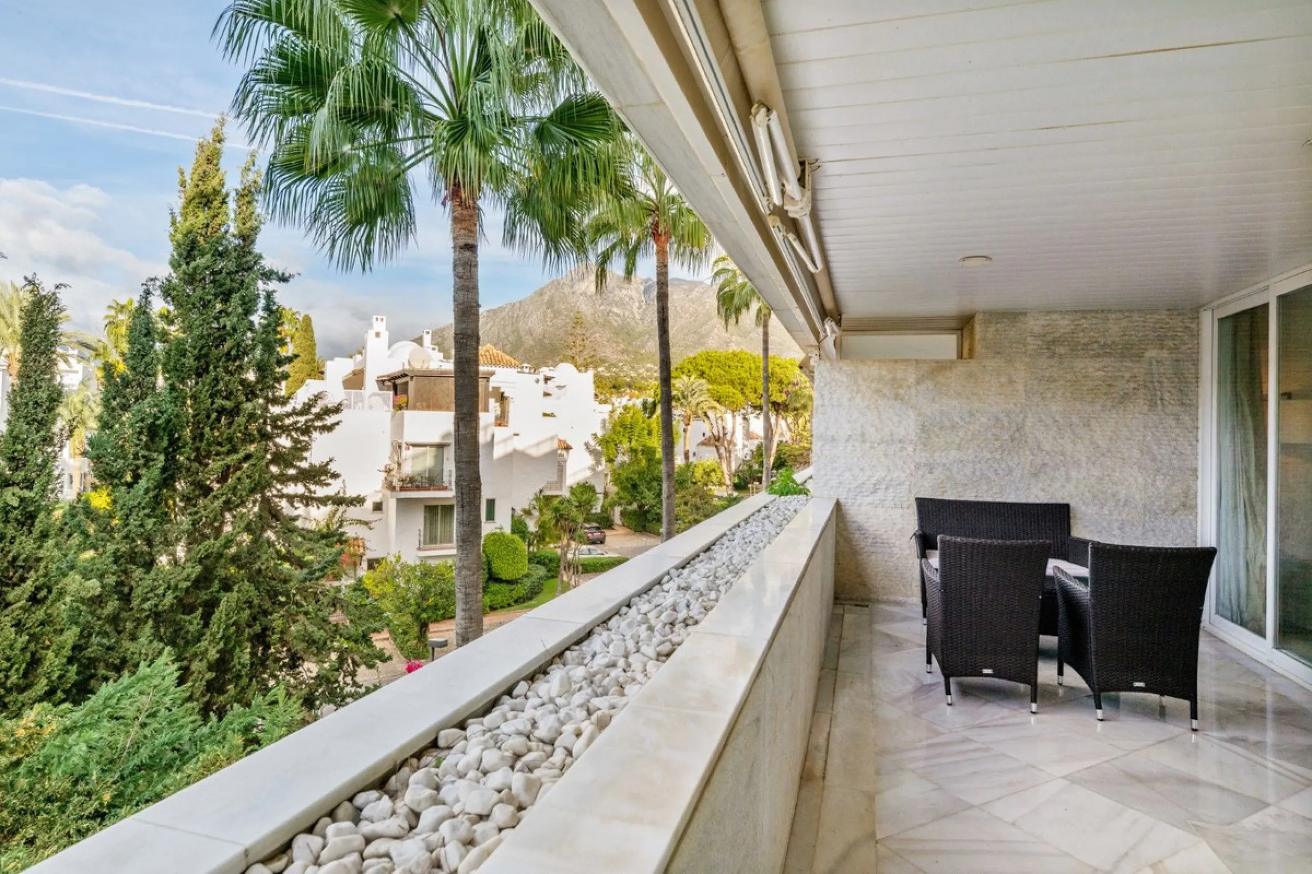 Apartment - Middle Floor Apartment в продаже в Marbella, Málaga. В доме 2 спален и 2 ванных комнат. Площадь дома 127 м²