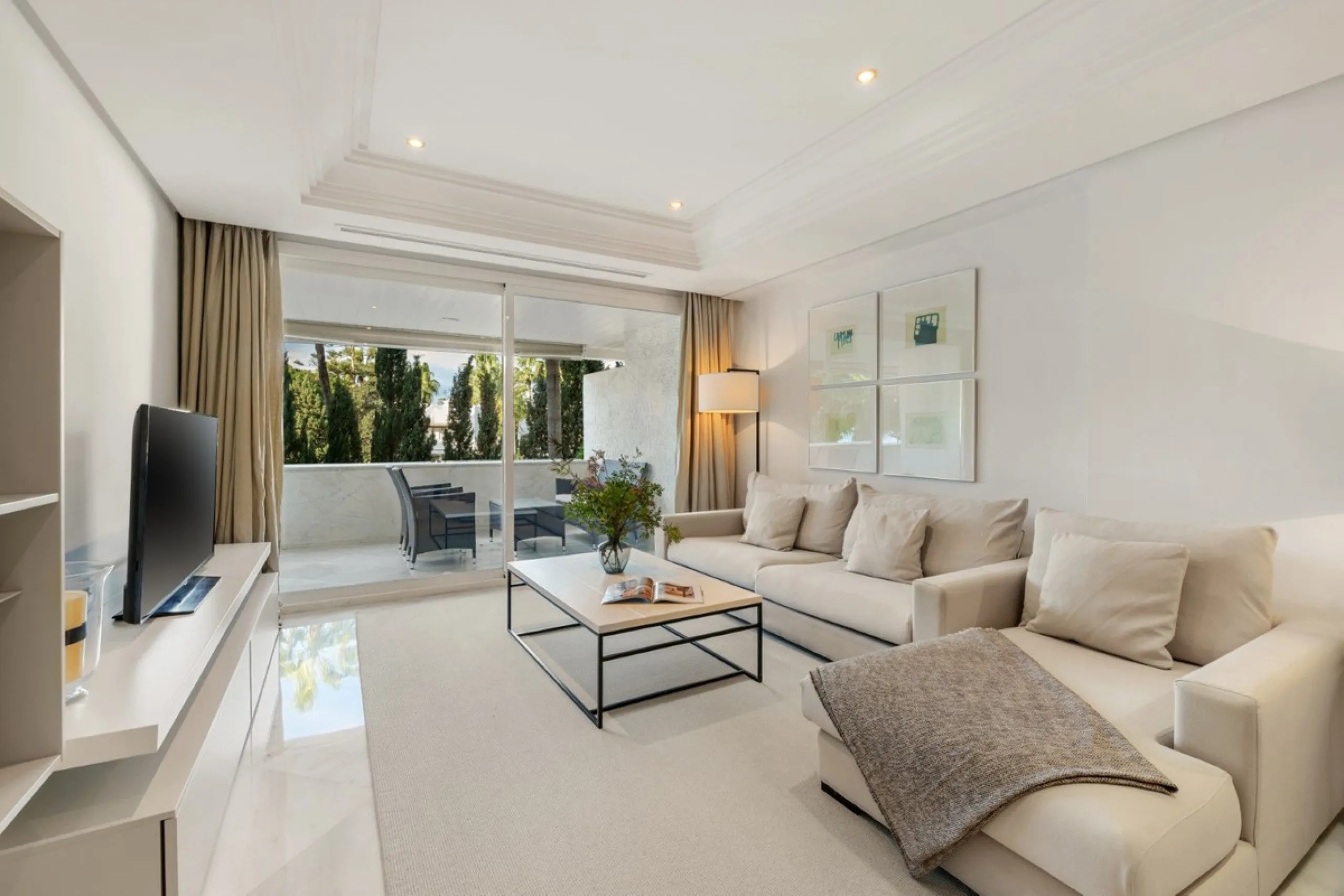 Apartment - Middle Floor Apartment в продаже в Marbella, Málaga. В доме 2 спален и 2 ванных комнат. Площадь дома 127 м²