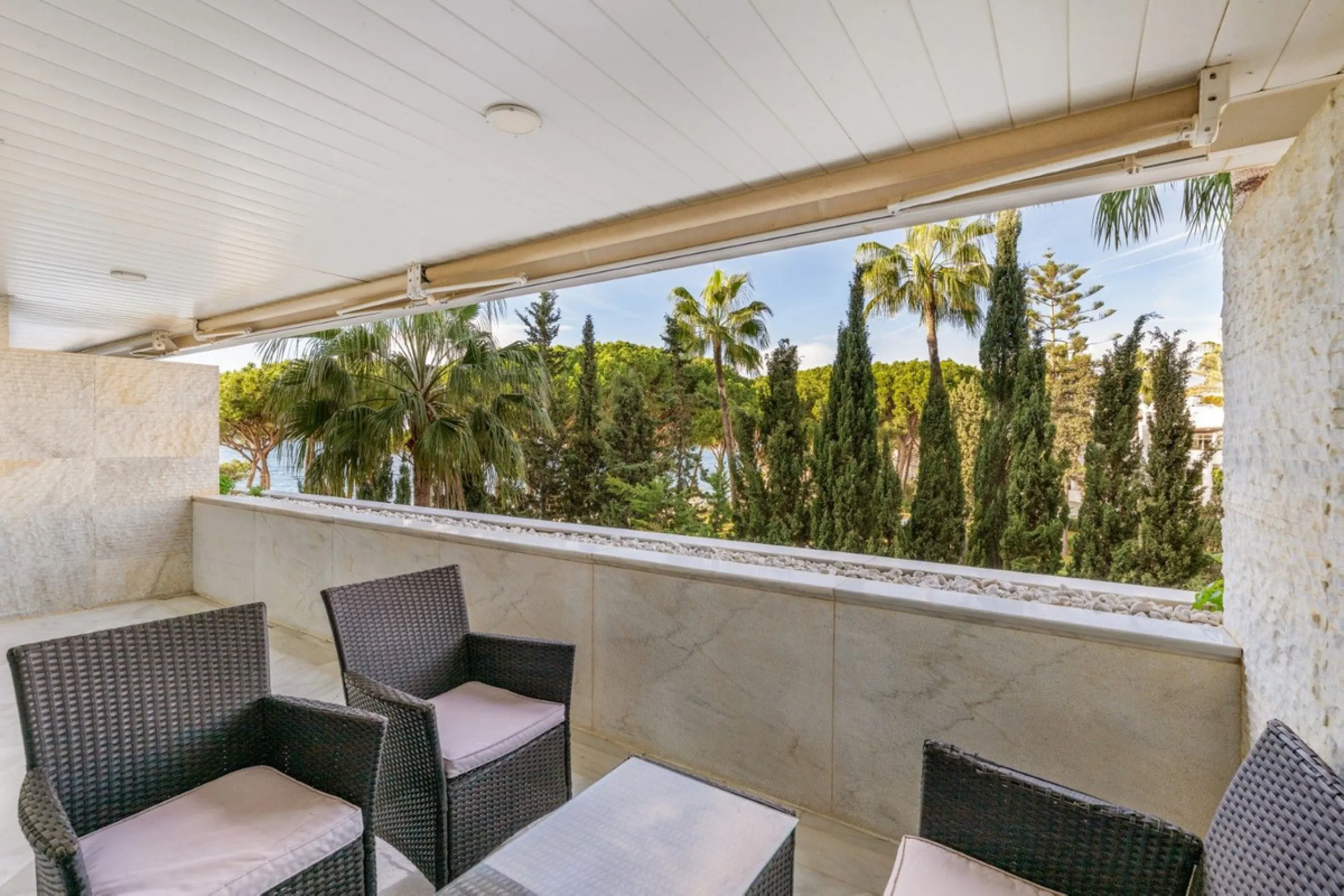 Apartment - Middle Floor Apartment в продаже в Marbella, Málaga. В доме 2 спален и 2 ванных комнат. Площадь дома 127 м²