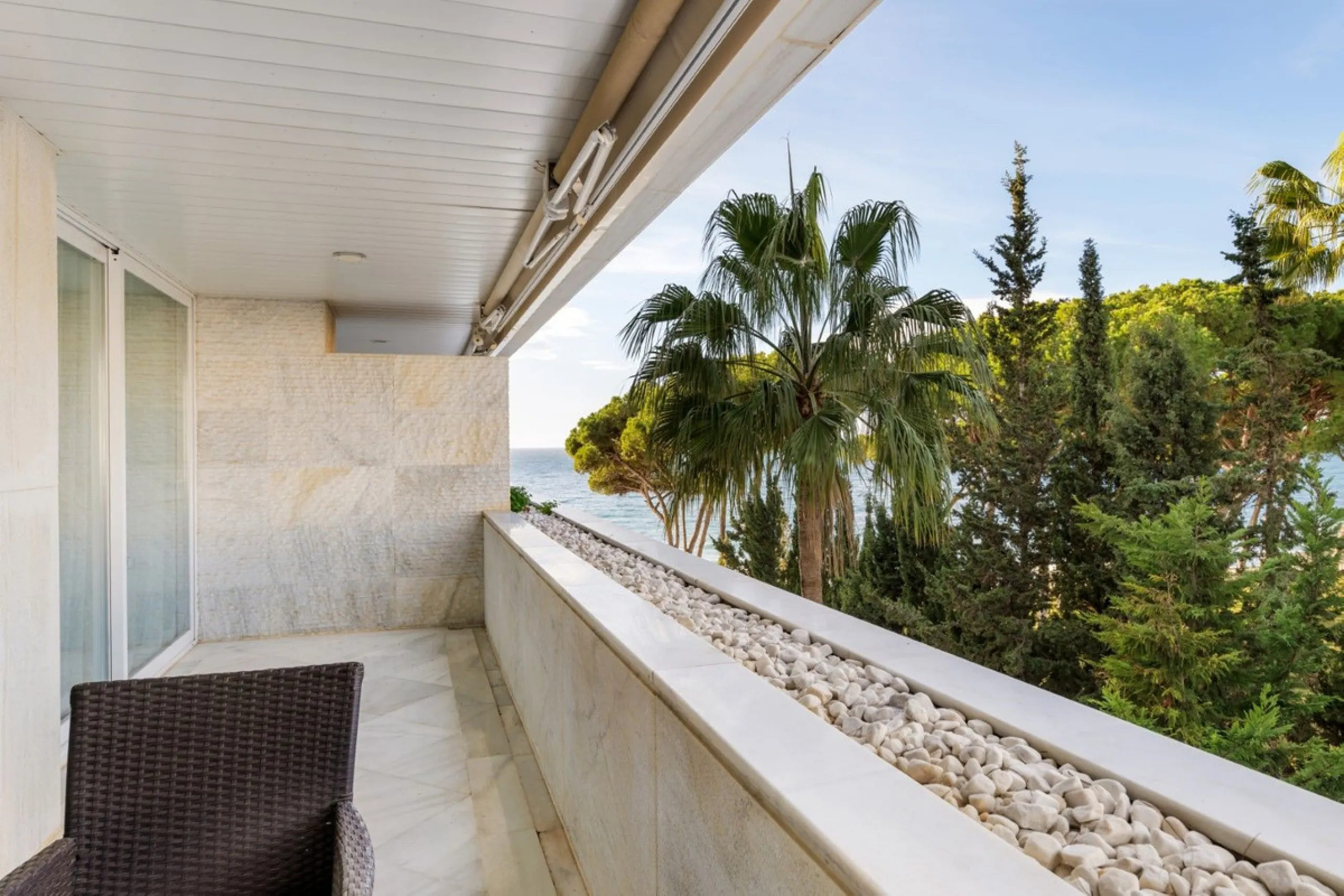 Apartment - Middle Floor Apartment в продаже в Marbella, Málaga. В доме 2 спален и 2 ванных комнат. Площадь дома 127 м²