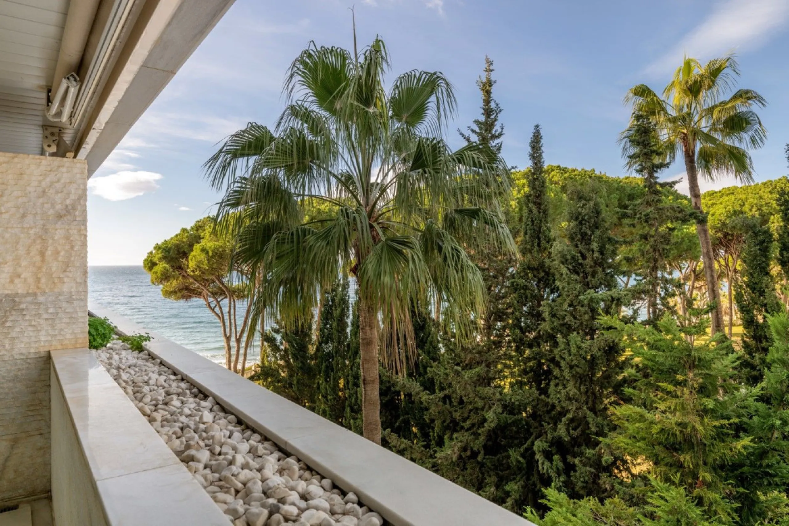 Apartment - Middle Floor Apartment в продаже в Marbella, Málaga. В доме 2 спален и 2 ванных комнат. Площадь дома 127 м²