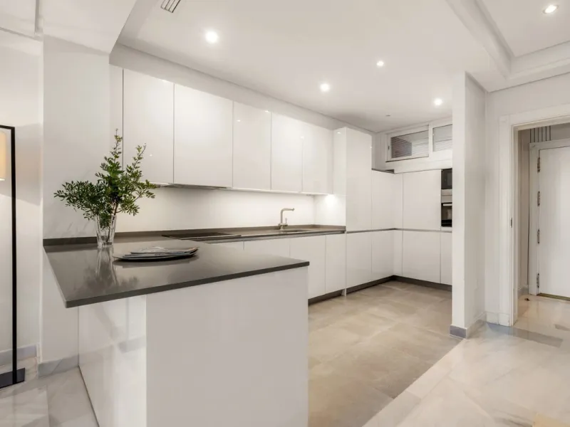 Apartment - Middle Floor Apartment в продаже в Marbella, Málaga. В доме 2 спален и 2 ванных комнат. Площадь дома 127 м²
