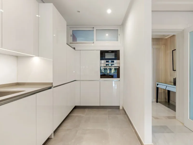 Apartment - Middle Floor Apartment в продаже в Marbella, Málaga. В доме 2 спален и 2 ванных комнат. Площадь дома 127 м²