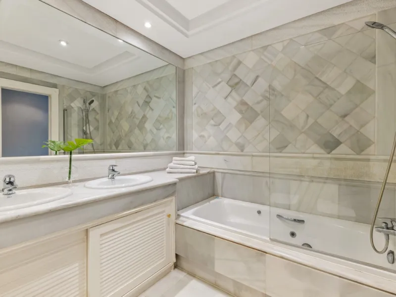 Apartment - Middle Floor Apartment в продаже в Marbella, Málaga. В доме 2 спален и 2 ванных комнат. Площадь дома 127 м²