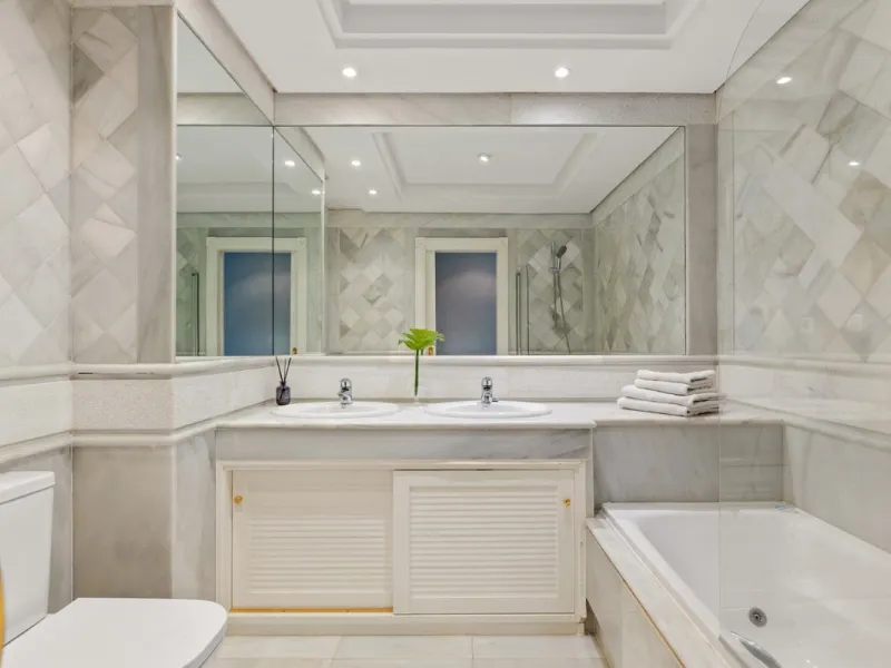 Apartment - Middle Floor Apartment в продаже в Marbella, Málaga. В доме 2 спален и 2 ванных комнат. Площадь дома 127 м²