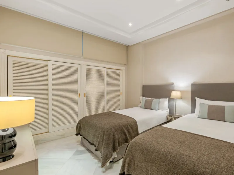 Apartment - Middle Floor Apartment в продаже в Marbella, Málaga. В доме 2 спален и 2 ванных комнат. Площадь дома 127 м²