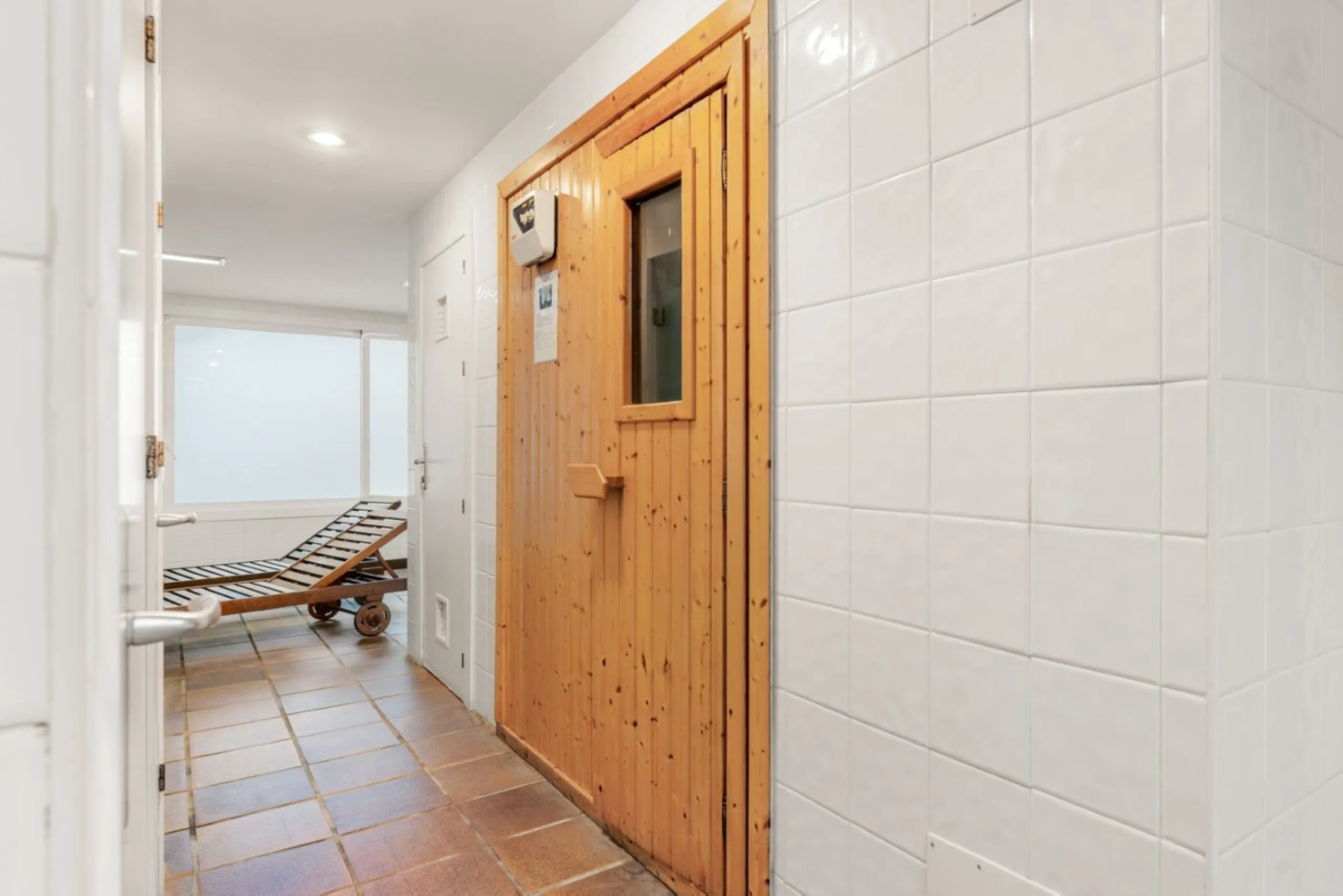 Apartment - Middle Floor Apartment в продаже в Marbella, Málaga. В доме 2 спален и 2 ванных комнат. Площадь дома 127 м²