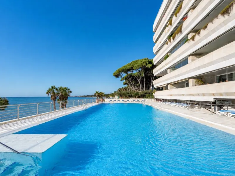 Apartment - Middle Floor Apartment в продаже в Marbella, Málaga. В доме 2 спален и 2 ванных комнат. Площадь дома 127 м²