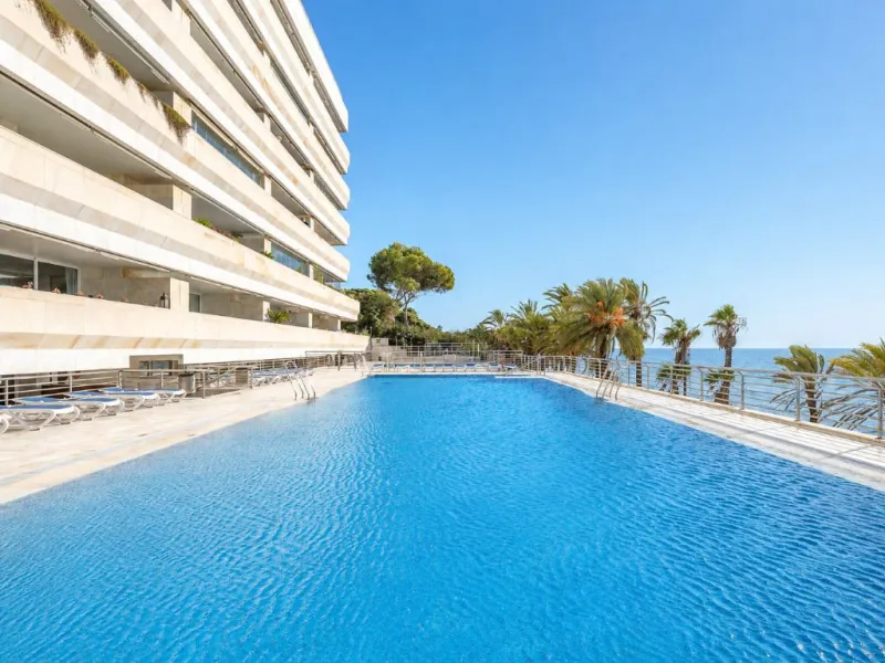 Apartment - Middle Floor Apartment в продаже в Marbella, Málaga. В доме 2 спален и 2 ванных комнат. Площадь дома 127 м²