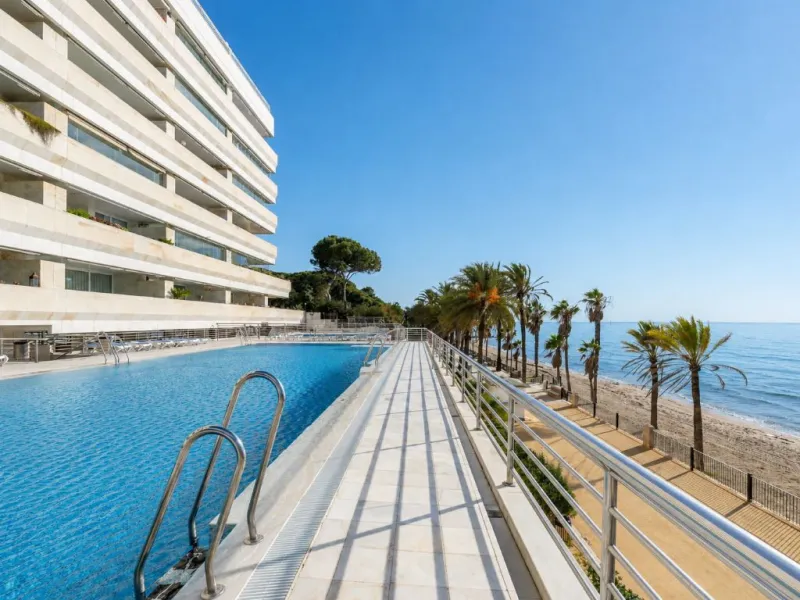 Apartment - Middle Floor Apartment в продаже в Marbella, Málaga. В доме 2 спален и 2 ванных комнат. Площадь дома 127 м²
