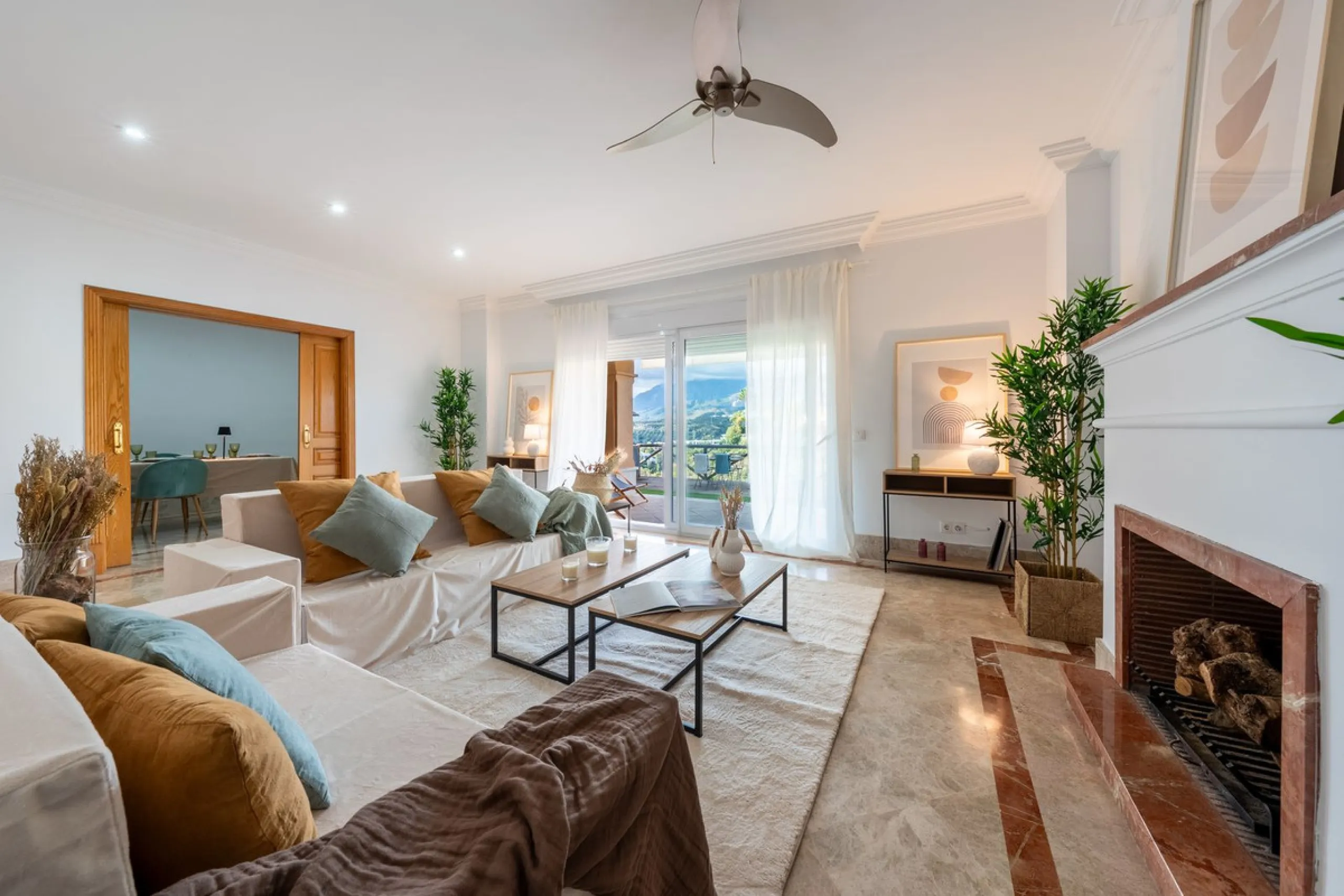 House - Semi-Detached House в продаже в Marbella, Málaga. В доме 3 спален и 4 ванных комнат. Площадь дома 207 м². Площадь участка 317 м²