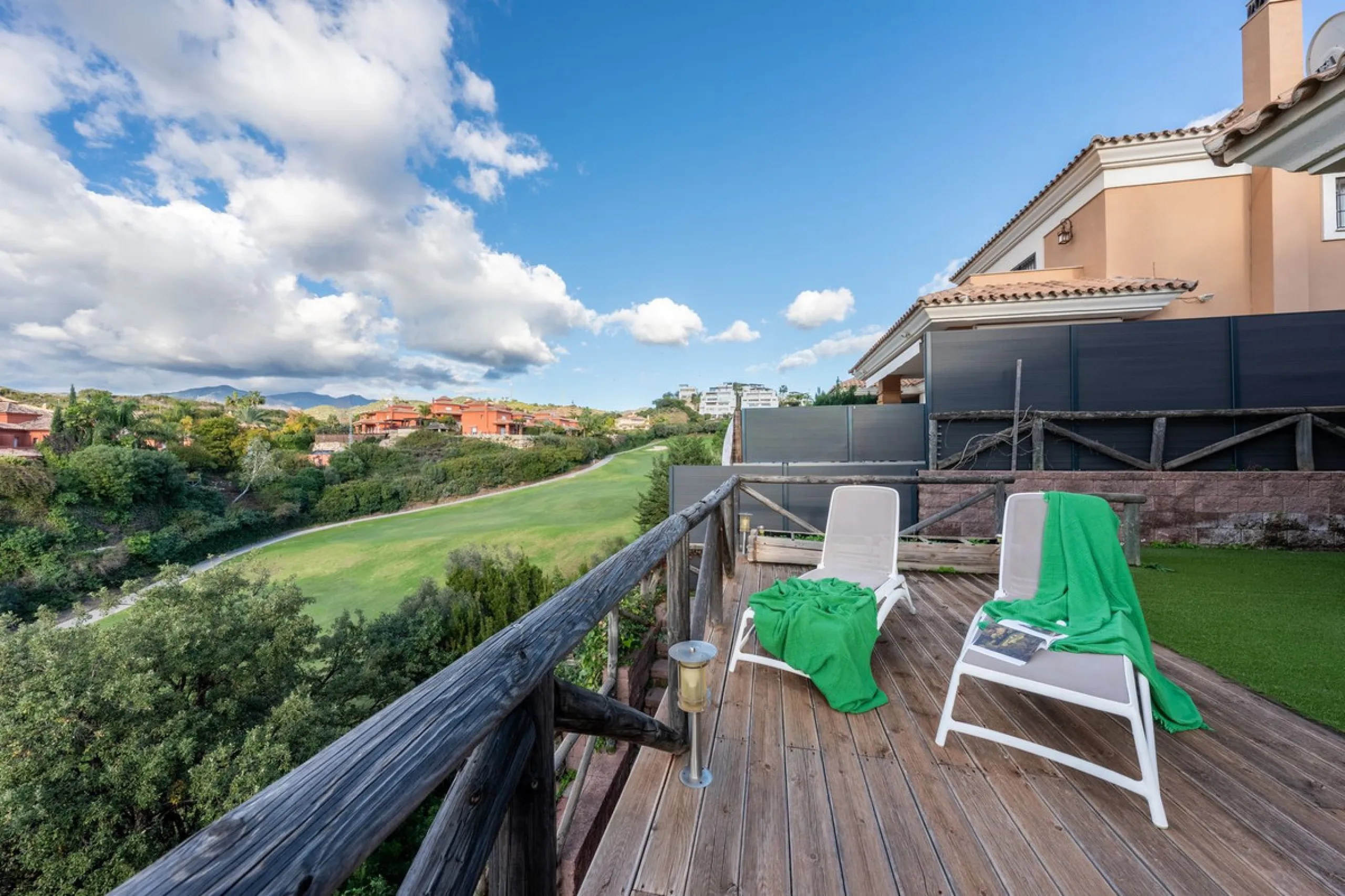 House - Semi-Detached House в продаже в Marbella, Málaga. В доме 3 спален и 4 ванных комнат. Площадь дома 207 м². Площадь участка 317 м²