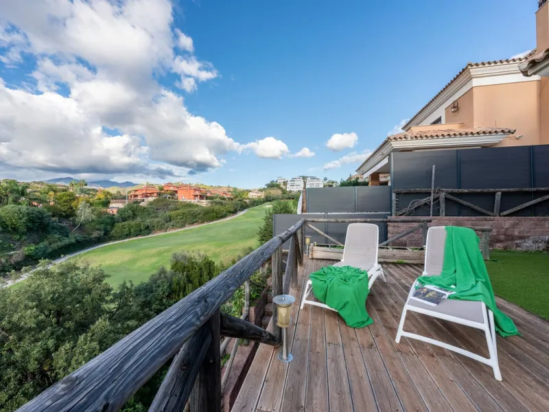 House - Semi-Detached House в продаже в Marbella, Málaga. В доме 3 спален и 4 ванных комнат. Площадь дома 207 м². Площадь участка 317 м²