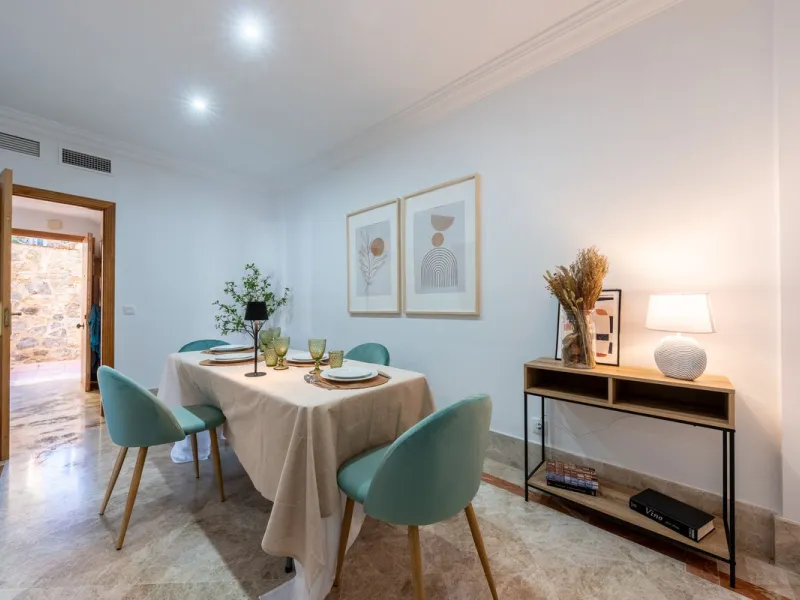 House - Semi-Detached House в продаже в Marbella, Málaga. В доме 3 спален и 4 ванных комнат. Площадь дома 207 м². Площадь участка 317 м²