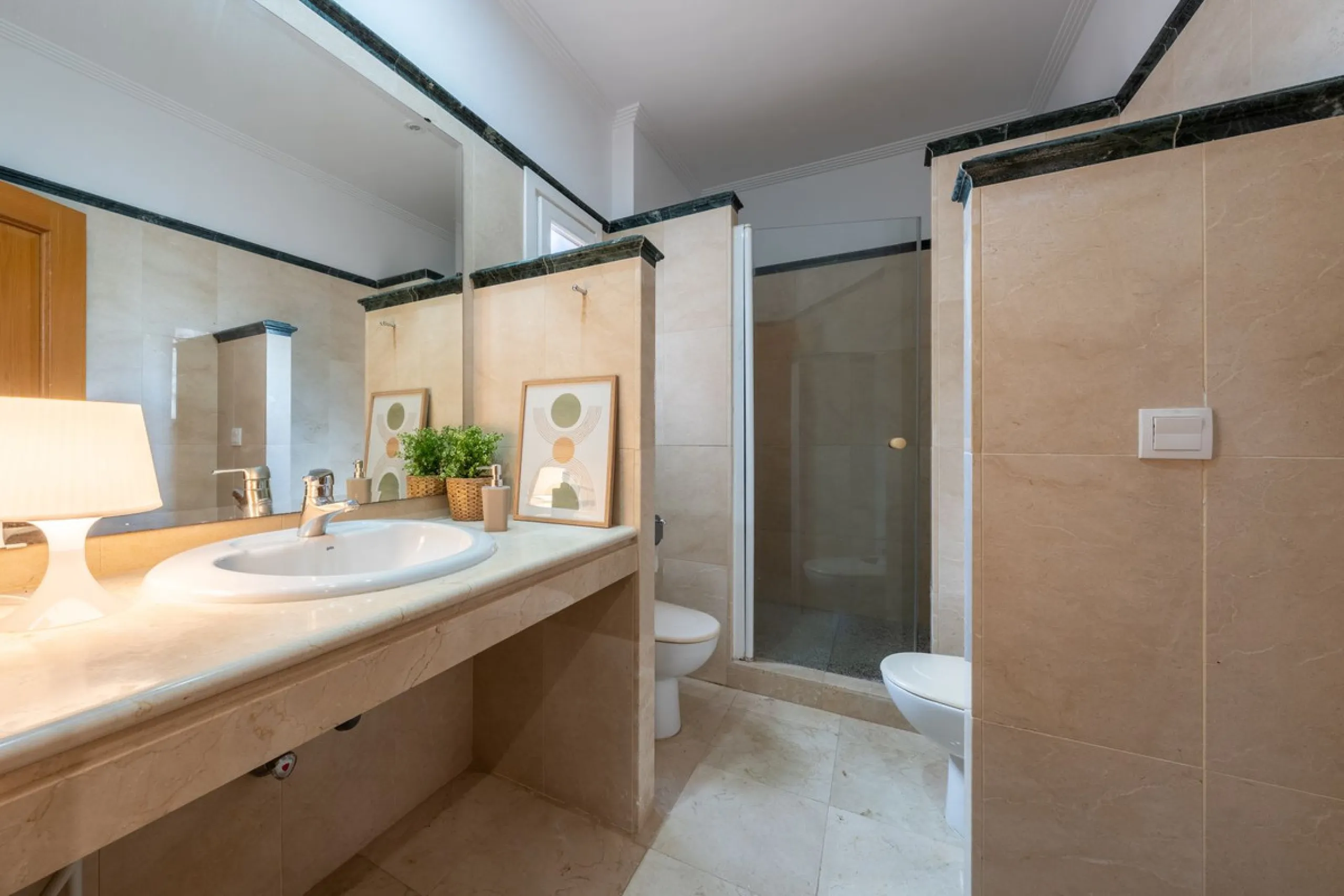 House - Semi-Detached House в продаже в Marbella, Málaga. В доме 3 спален и 4 ванных комнат. Площадь дома 207 м². Площадь участка 317 м²