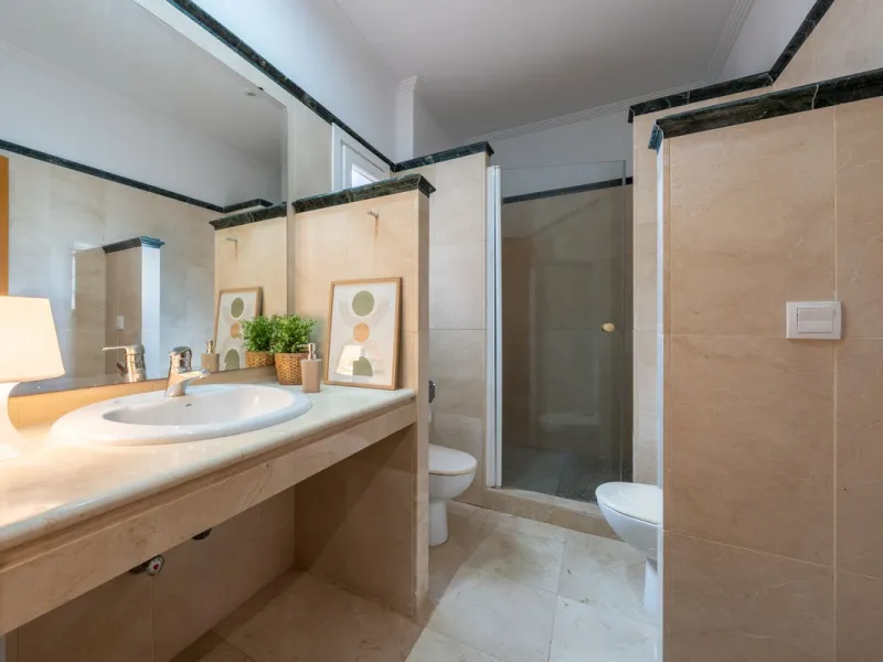 House - Semi-Detached House в продаже в Marbella, Málaga. В доме 3 спален и 4 ванных комнат. Площадь дома 207 м². Площадь участка 317 м²