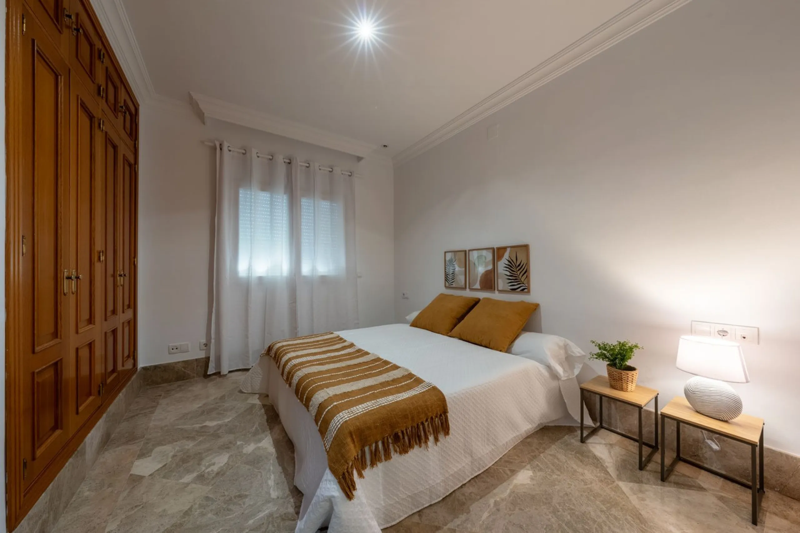 House - Semi-Detached House в продаже в Marbella, Málaga. В доме 3 спален и 4 ванных комнат. Площадь дома 207 м². Площадь участка 317 м²