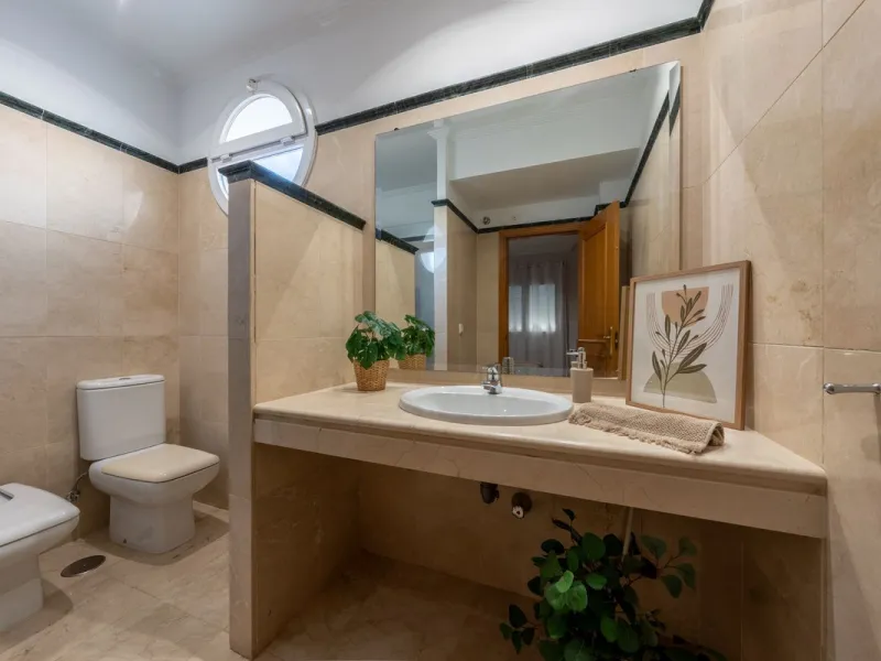 House - Semi-Detached House в продаже в Marbella, Málaga. В доме 3 спален и 4 ванных комнат. Площадь дома 207 м². Площадь участка 317 м²