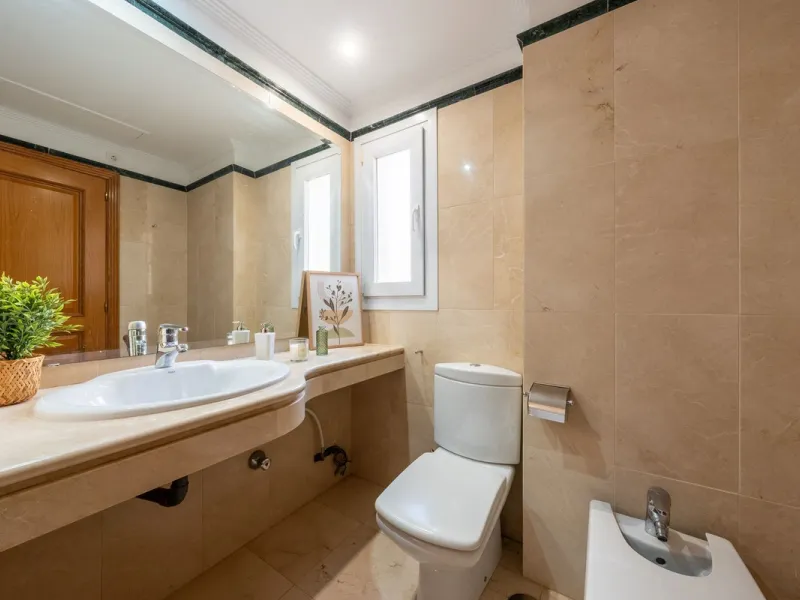 House - Semi-Detached House в продаже в Marbella, Málaga. В доме 3 спален и 4 ванных комнат. Площадь дома 207 м². Площадь участка 317 м²