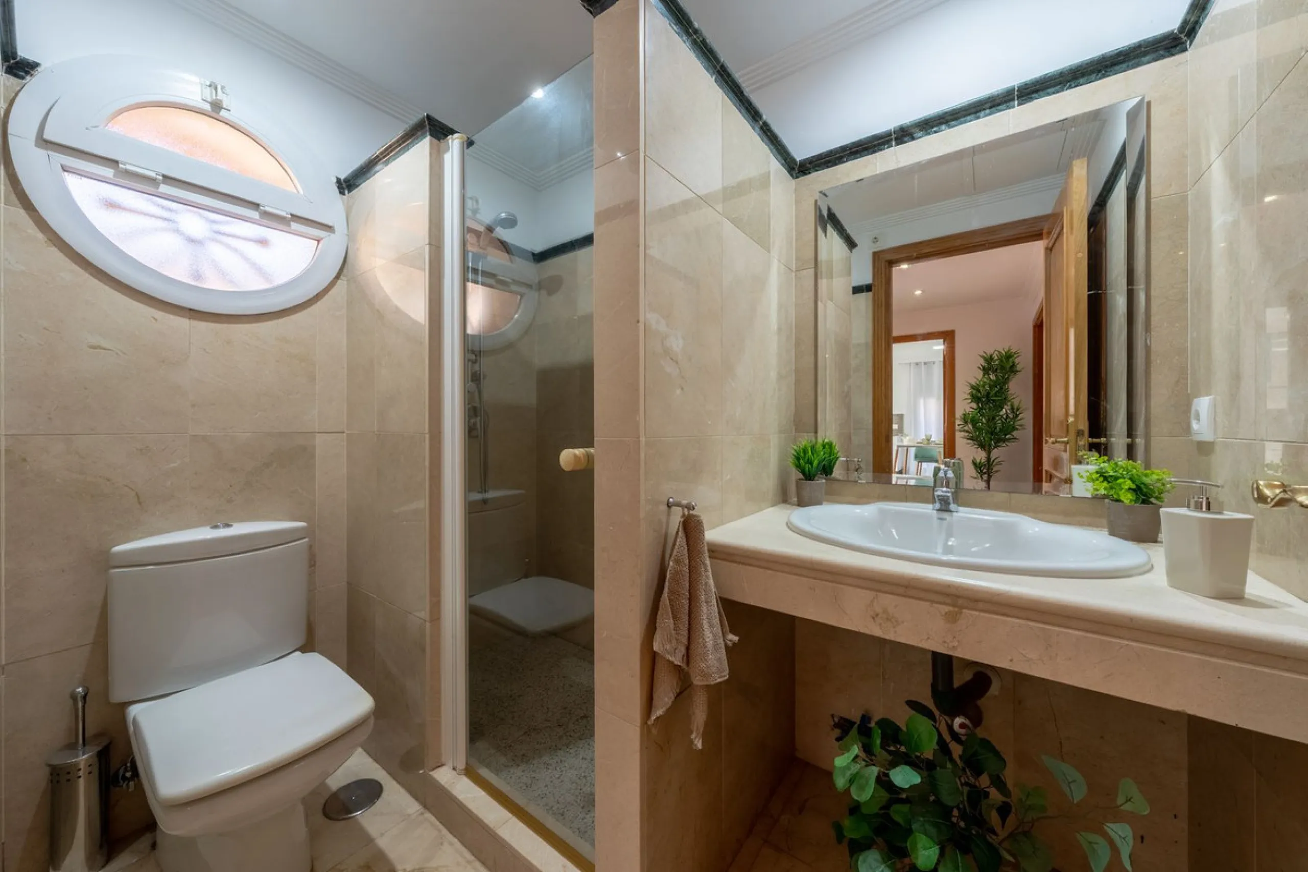 House - Semi-Detached House в продаже в Marbella, Málaga. В доме 3 спален и 4 ванных комнат. Площадь дома 207 м². Площадь участка 317 м²
