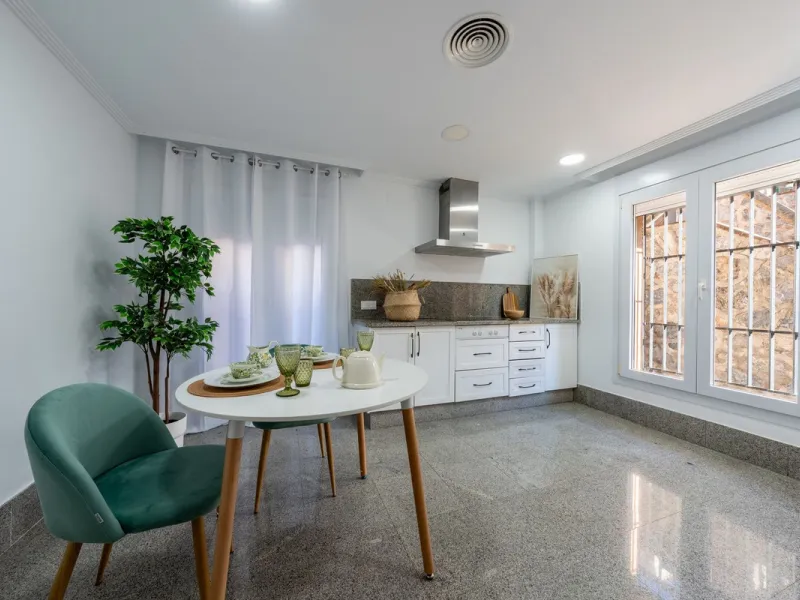 House - Semi-Detached House в продаже в Marbella, Málaga. В доме 3 спален и 4 ванных комнат. Площадь дома 207 м². Площадь участка 317 м²