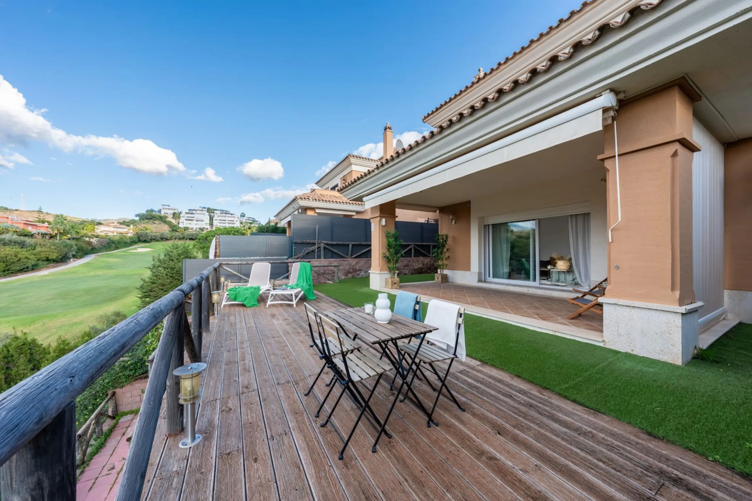 House - Semi-Detached House в продаже в Marbella, Málaga. В доме 3 спален и 4 ванных комнат. Площадь дома 207 м². Площадь участка 317 м²