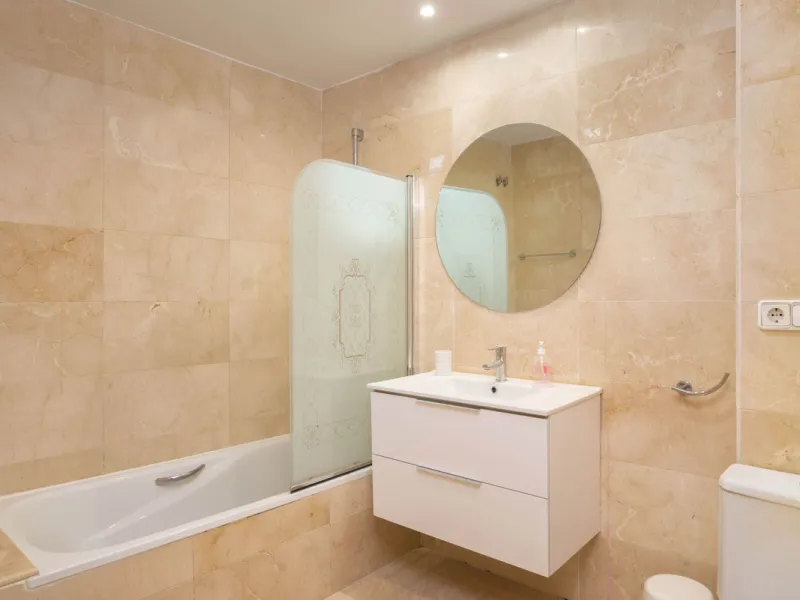 Apartment - Ground Floor Apartment в продаже в Benahavís, Málaga. В доме 3 спален и 2 ванных комнат. Площадь дома 125 м². Площадь участка 100 м²