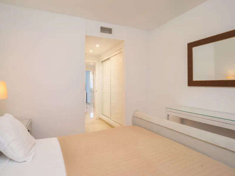 Apartment - Ground Floor Apartment в продаже в Benahavís, Málaga. В доме 3 спален и 2 ванных комнат. Площадь дома 125 м². Площадь участка 100 м²