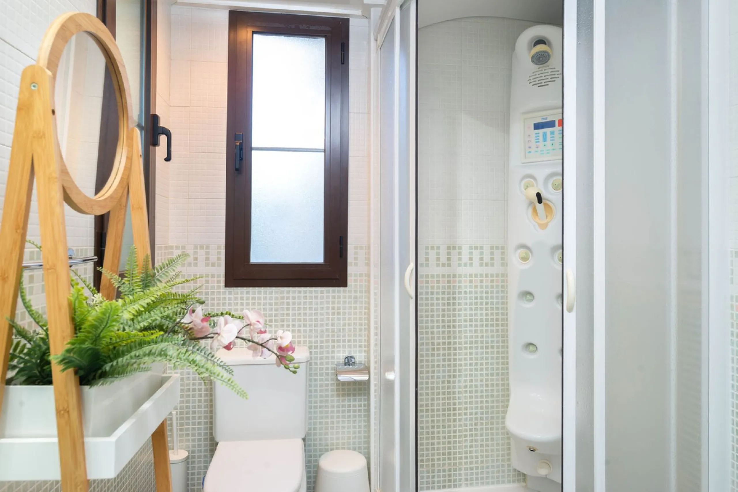 Apartment - Ground Floor Apartment в продаже в Benahavís, Málaga. В доме 3 спален и 2 ванных комнат. Площадь дома 125 м². Площадь участка 100 м²
