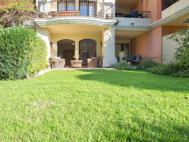 Apartment - Ground Floor Apartment в продаже в Benahavís, Málaga. В доме 3 спален и 2 ванных комнат. Площадь дома 125 м². Площадь участка 100 м²