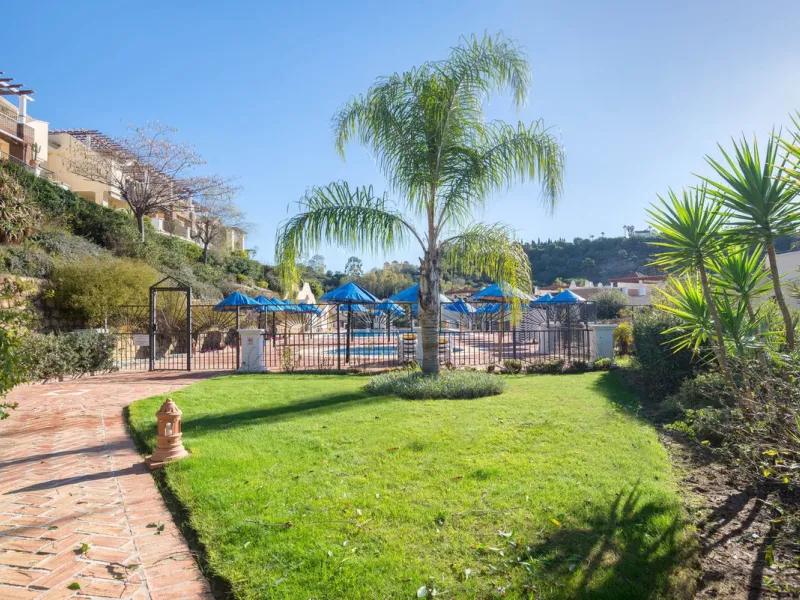 Apartment - Ground Floor Apartment в продаже в Benahavís, Málaga. В доме 3 спален и 2 ванных комнат. Площадь дома 125 м². Площадь участка 100 м²