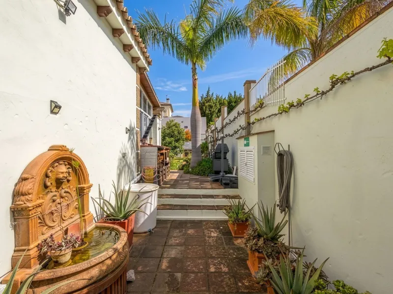 STUNNING THREE BEDROOM VILLA