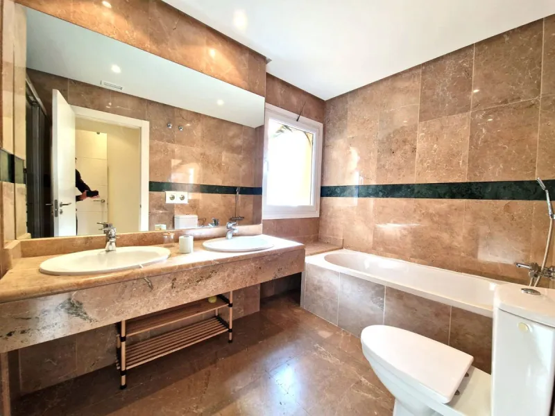Stunning Corner Ground-Floor Apartment in Nueva Andalucía – Marbella's Golf Valley Gem