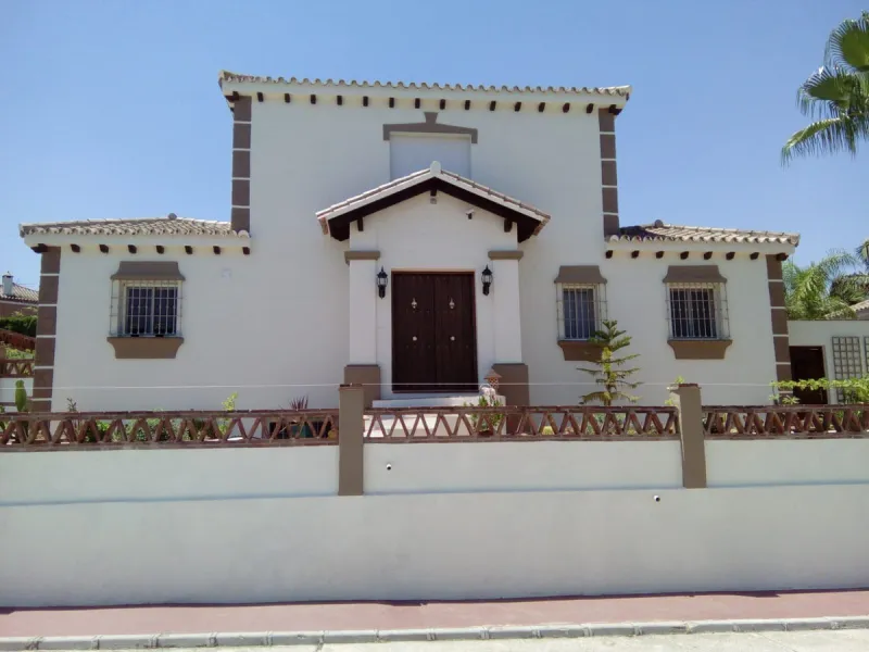 STUNNING THREE BEDROOM VILLA