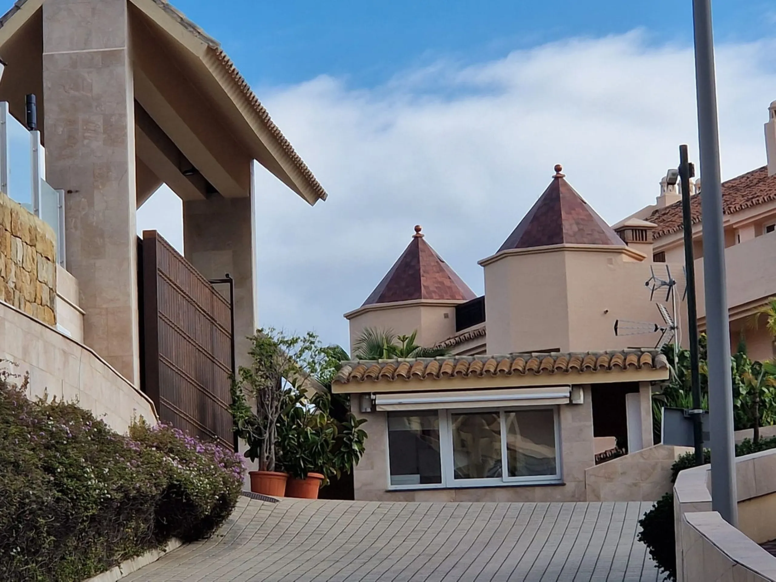 Stunning Corner Ground-Floor Apartment in Nueva Andalucía – Marbella's Golf Valley Gem