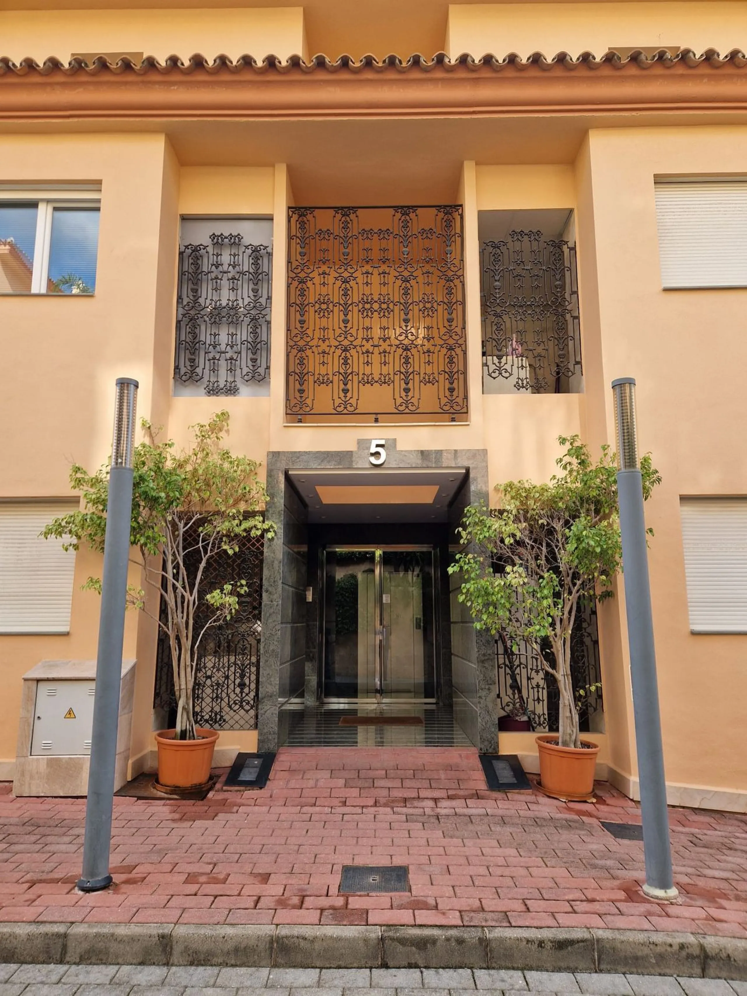 Stunning Corner Ground-Floor Apartment in Nueva Andalucía – Marbella's Golf Valley Gem
